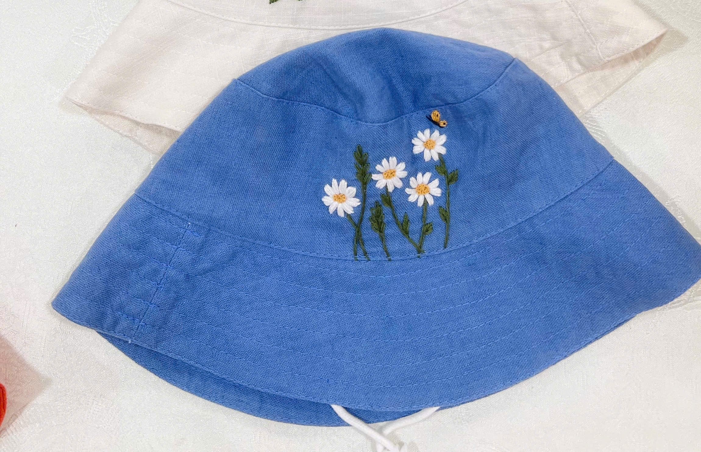 Hand Embroidered Daisy and Bee Linen Baby Hat – Lightweight Summer Bucket Hat for Kids